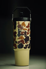 Load image into Gallery viewer, 30 oz Old School Camouflage Water Bottle